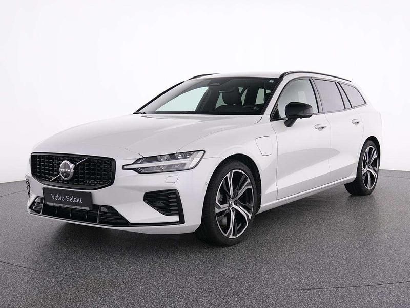 Gebraucht Volvo V60 Plus 349 PS (256 kW) 2022 Weiss crystal white pearl / me Kombi
