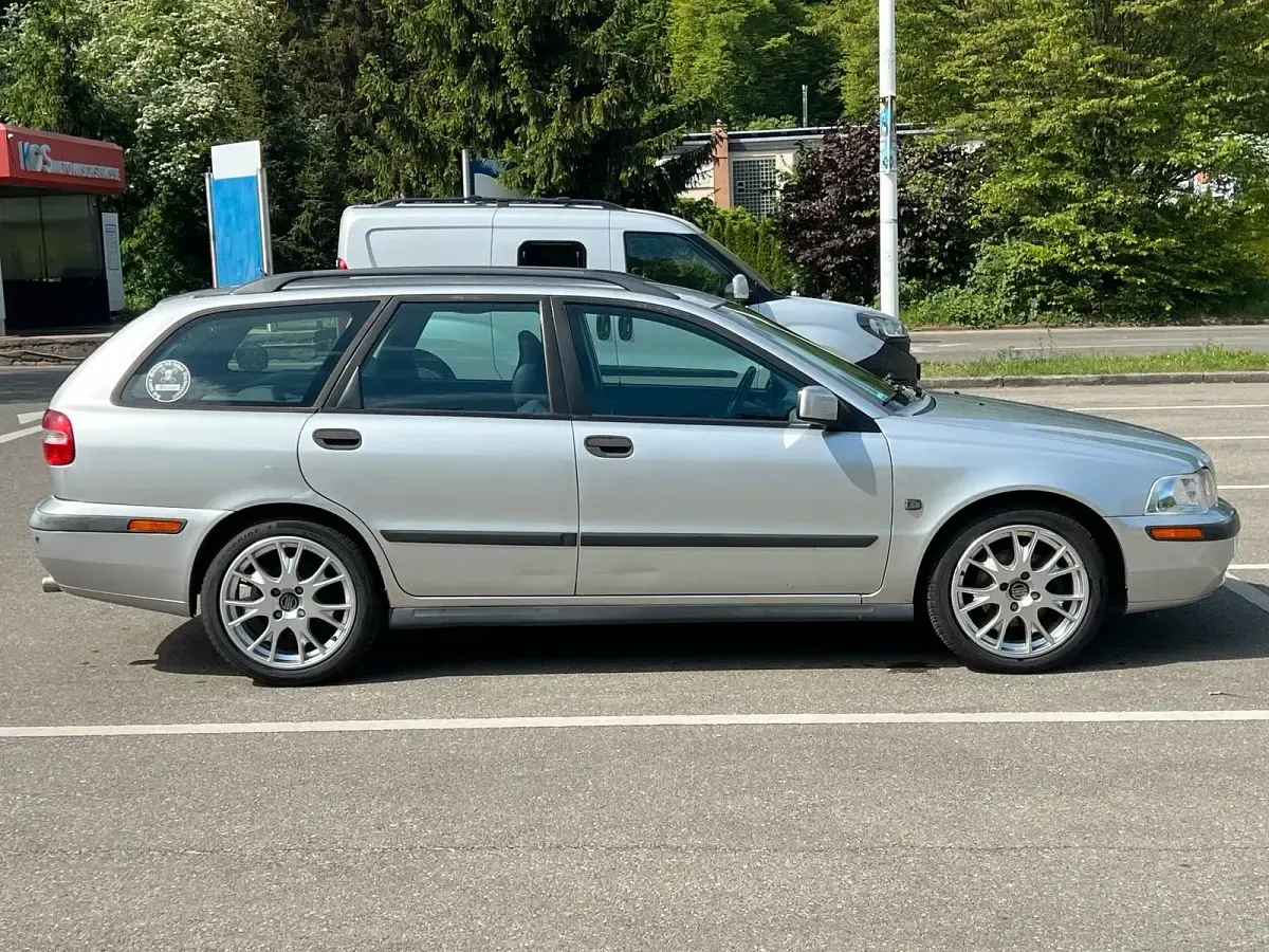 Gebraucht Volvo V40 122 PS (89 kW) 2004 Silber Kombi