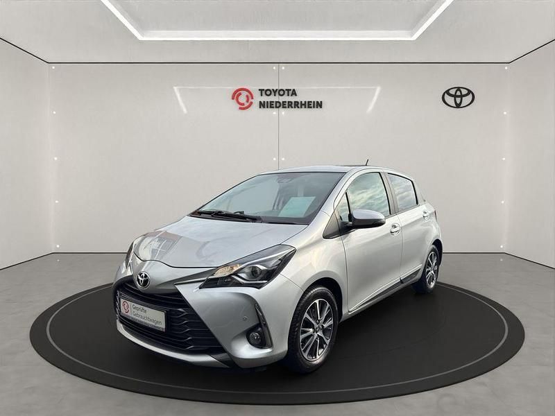Gebraucht Toyota Yaris Connect Style 111 PS (81 kW) 2020 Platinsilber metallic Limousine