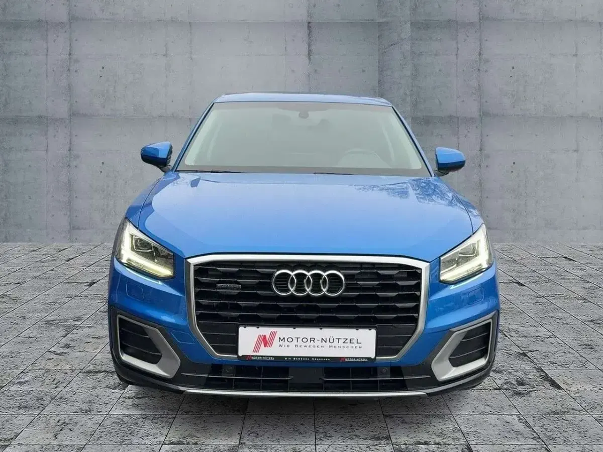 Gebraucht Audi Q2 Design 190 PS (139 kW) 2020 Arablau kristalleffekt SUV