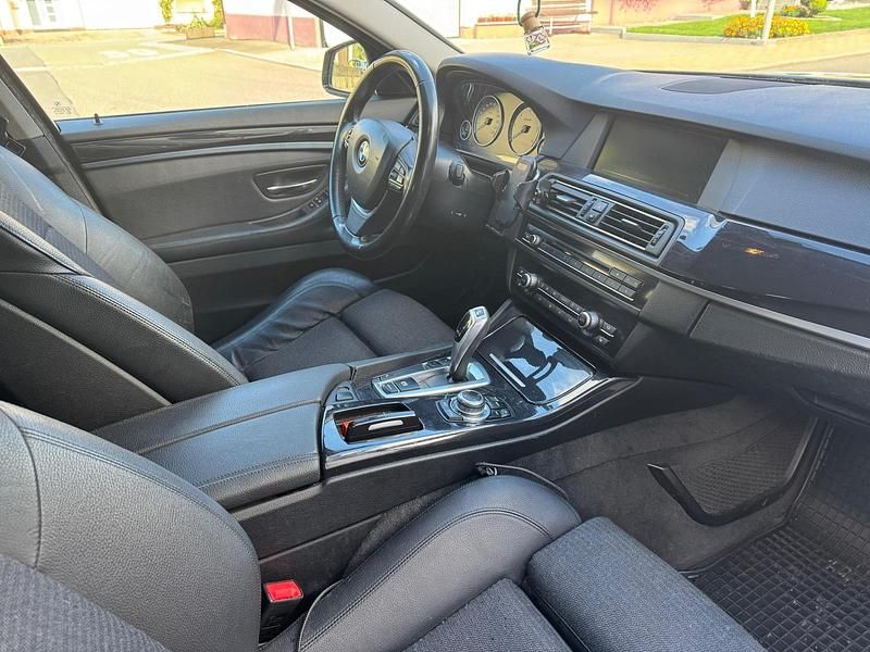 Grau Gebraucht 2013 BMW 520 Kombi | 9.500 € (Guter Preis) - Bild 1/4
