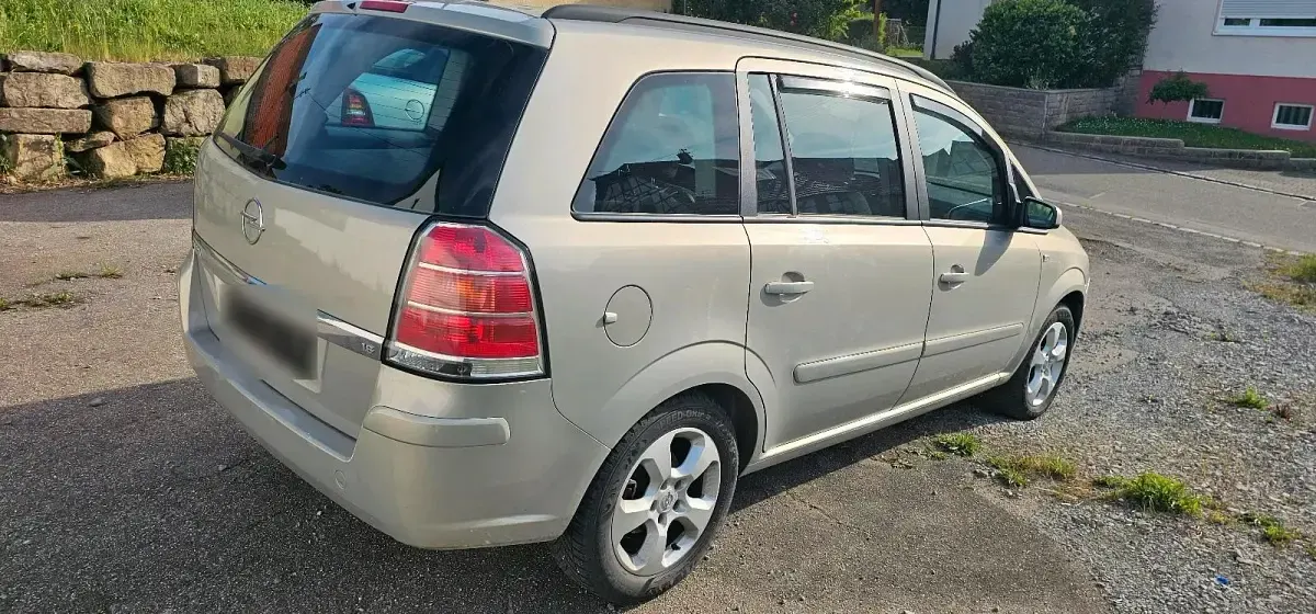 Gebraucht Opel Zafira 140 PS (102 kW) 2005 Gold Van / Kleinbus