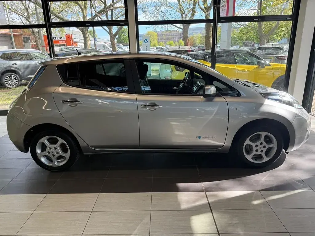 Second-hand Nissan Leaf Acenta 80 kW (109 CP) 2017 Argintiu Hatchback