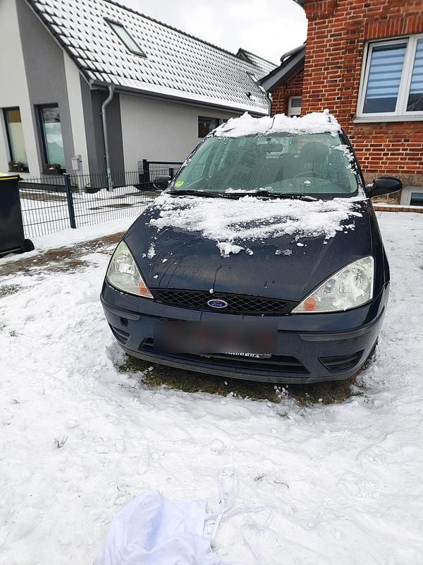 Blau Gebraucht 2004 Ford Focus Kombi | 550 € (Superpreis) - Bild 1/4