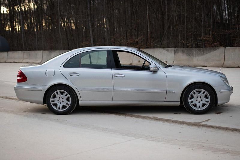 Gebraucht Mercedes E320 224 PS (164 kW) 2004 Silber Limousine
