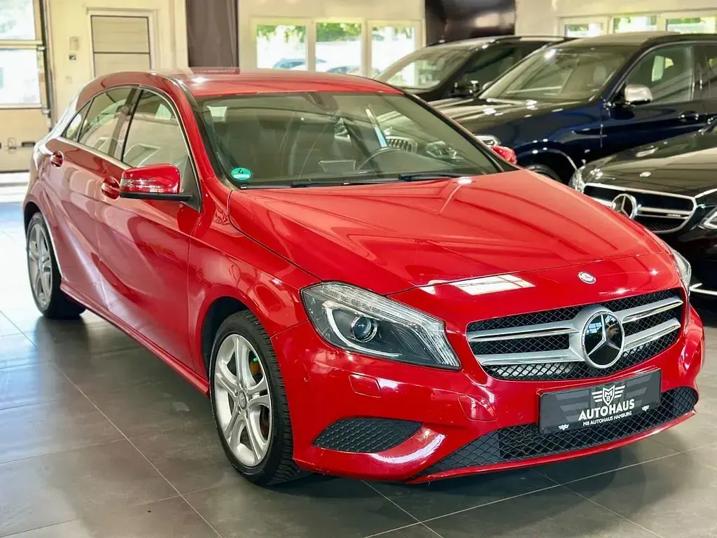 Gebraucht Mercedes A180 109 PS (80 kW) 2014 Rot Limousine