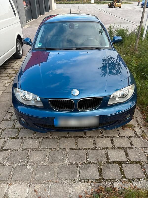 Blau Gebraucht 2005 BMW 118 Kleinwagen | 2.700 € (Guter Preis) - Bild 1/4