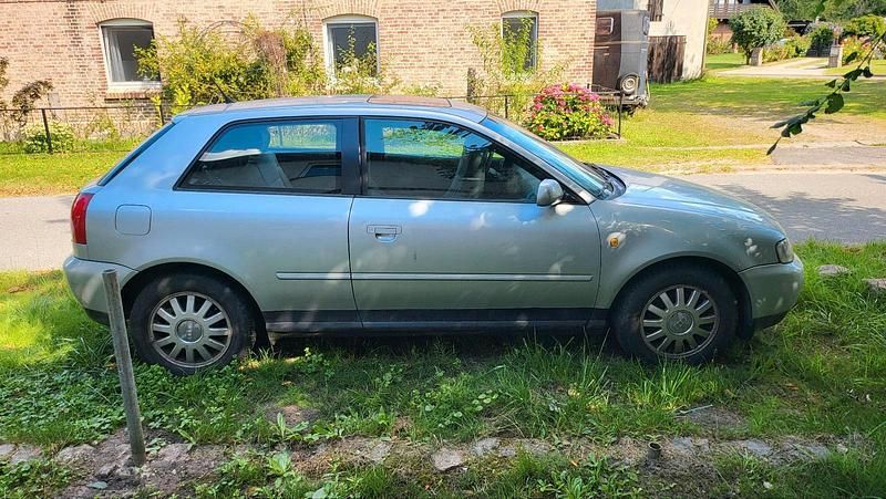 Silber Gebraucht 1997 Audi A3 Kleinwagen | 900 € (Guter Preis) - Bild 1/4