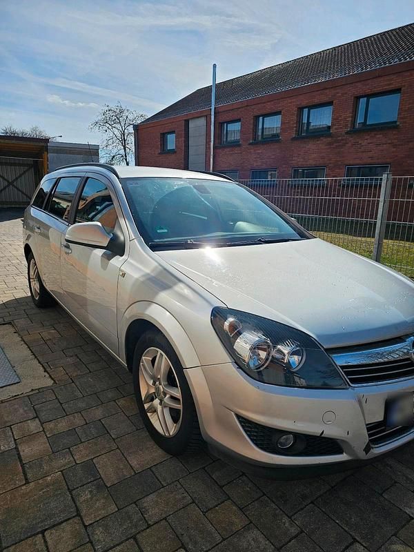 Gebraucht Opel Astra 150 PS (110 kW) 2010 Grau Kombi