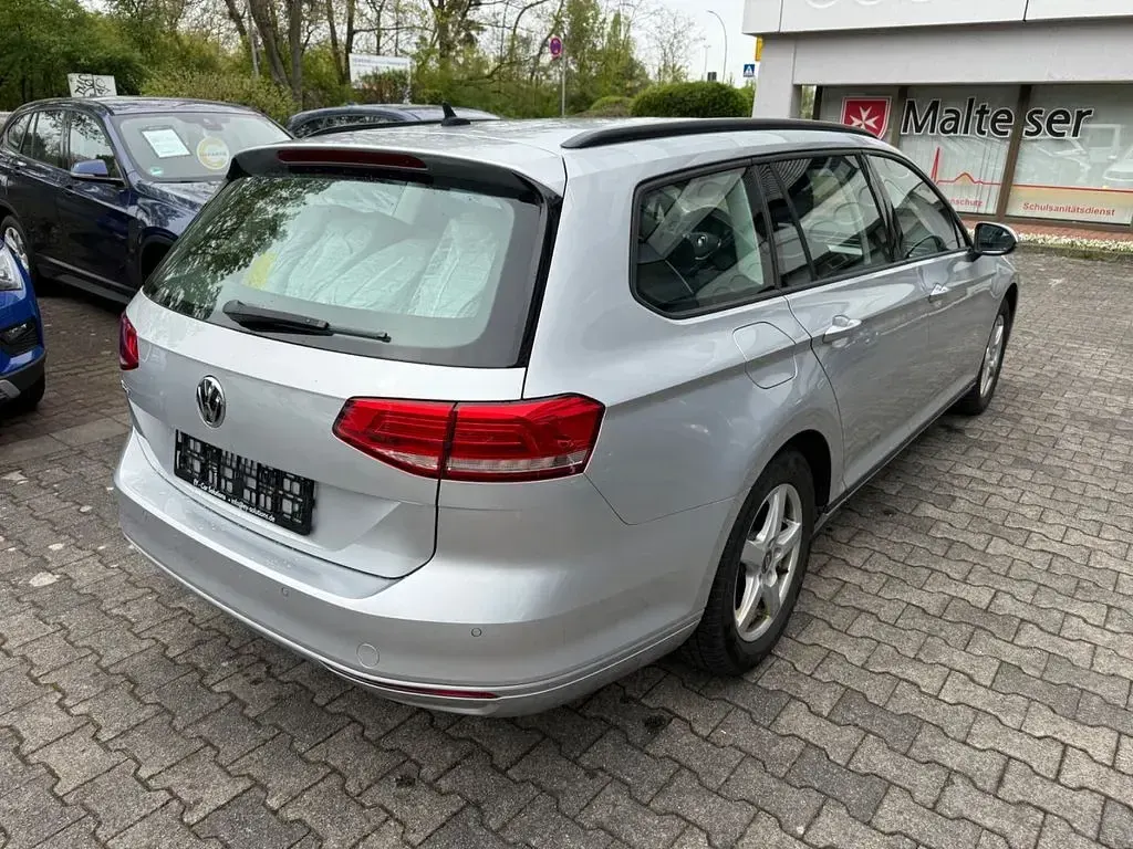 Gebraucht VW Passat 150 PS (110 kW) 2018 Silber Kombi