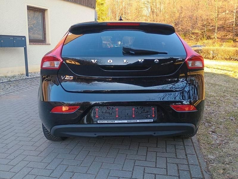 Gebraucht Volvo V40 122 PS (89 kW) 2018 Schwarz Limousine