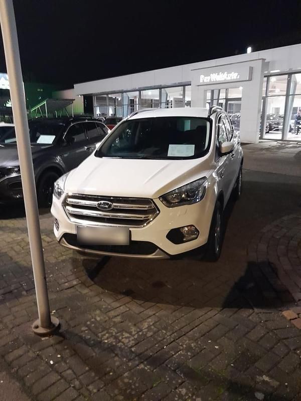 Gebraucht Ford Kuga 150 PS (110 kW) 2019 Weiß SUV