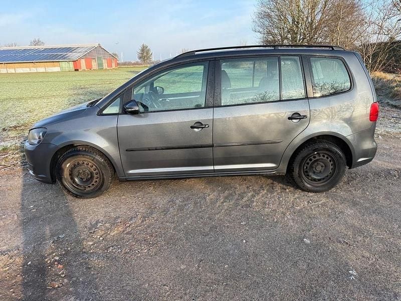 Grau Gebraucht 2010 VW Touran Trendline Van / Kleinbus | 3.399 € (Guter Preis) - Bild 1/4