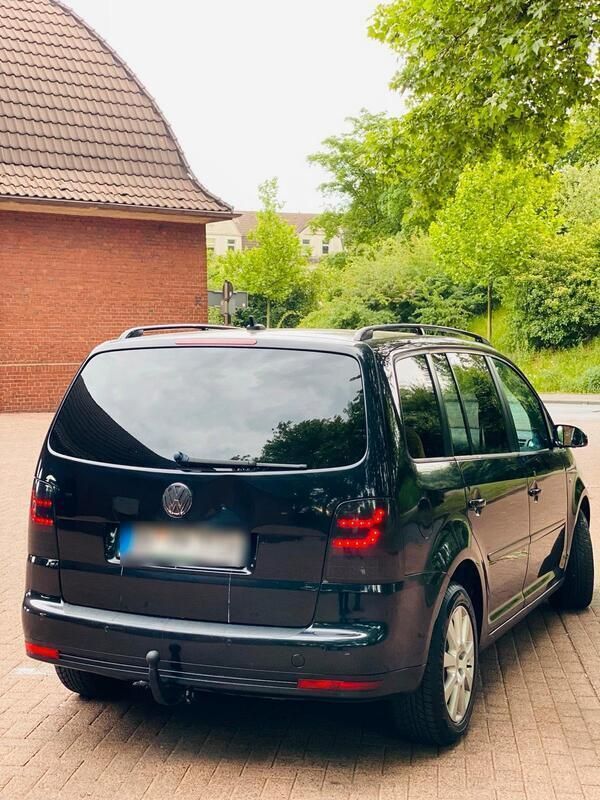 Schwarz Gebraucht 2008 VW Touran Van / Kleinbus | 3.650 € (Fairer Preis) - Bild 1/4