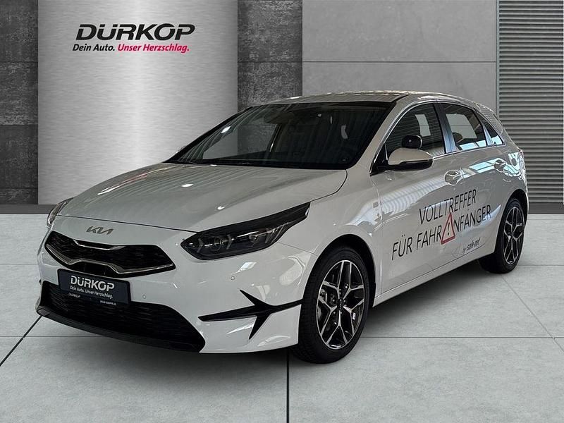 Gebraucht Kia Ceed Style 140 PS (102 kW) 2025 (wd) cararraweiss Kleinwagen