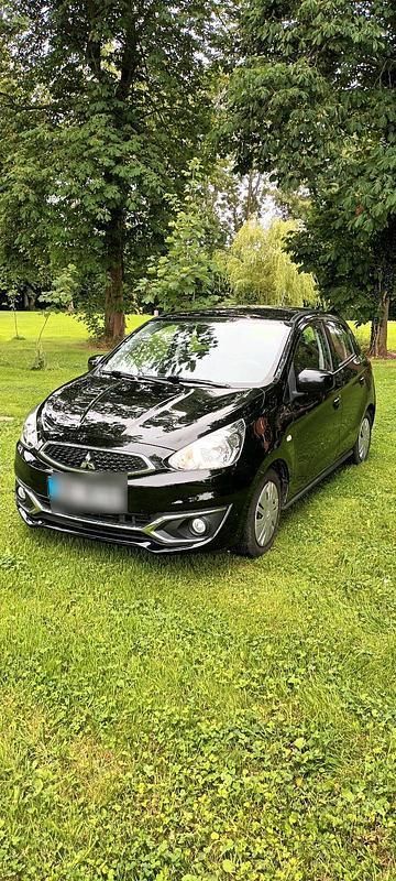 Schwarz Gebraucht 2016 Mitsubishi Space Star Edition Kleinwagen | 5.400 € (Fairer Preis) - Bild 1/4