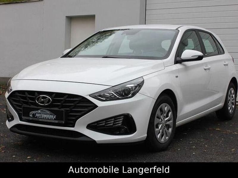 Weiß Gebraucht 2021 Hyundai i30 Select Limousine | 15.300 € (Fairer Preis) - Bild 1/4