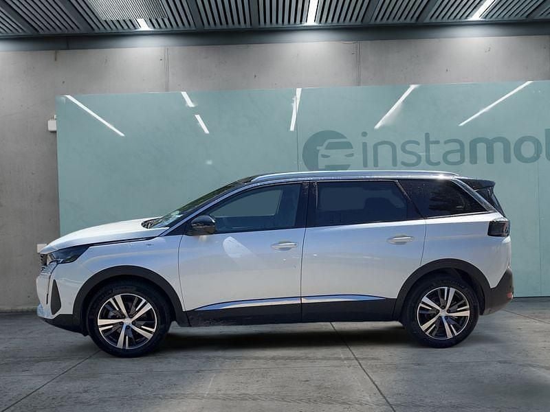 Weiß Gebraucht 2024 Peugeot 5008 Van / Kleinbus | 36.749 € (Guter Preis) - Bild 1/4