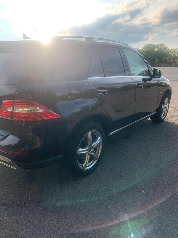 Gebraucht Mercedes ML350 258 PS (189 kW) 2012 Schwarz SUV