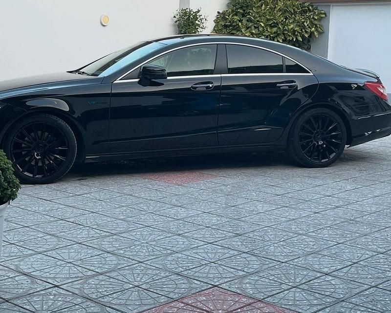 Schwarz Gebraucht 2011 Mercedes 350 AMG Limousine | 14.400 € - Bild 1/4