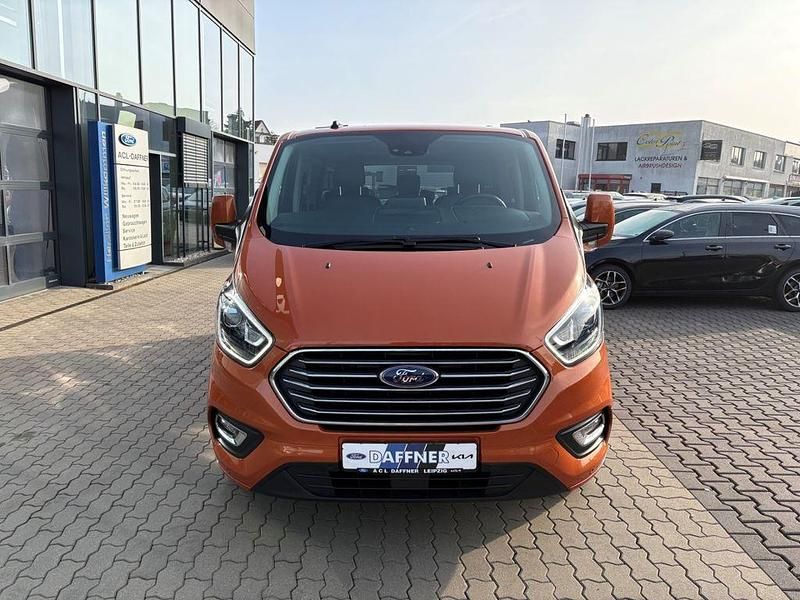 Gebraucht Ford Tourneo Titanium X 185 PS (136 kW) 2021 Orange Van / Kleinbus