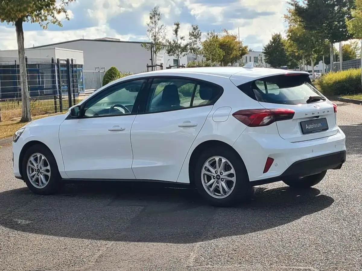 Gebraucht Ford Focus Cool & Connect 120 PS (88 kW) 2022 Weiß Limousine