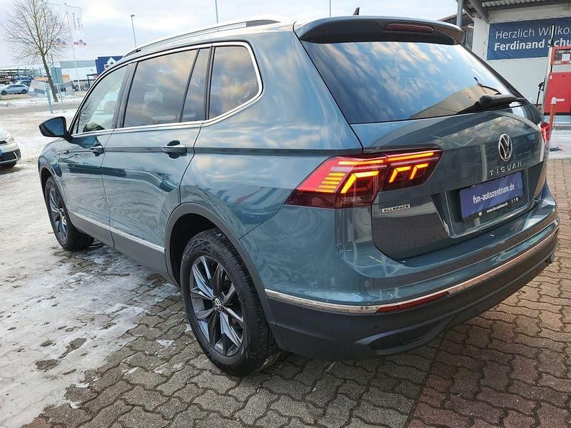 Gebraucht VW Tiguan Allspace 150 PS (110 kW) 2022 Blau SUV
