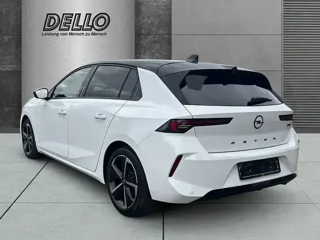 Usado Opel Astra Edition 136 HP (100 kW) 2024 Branco Sedan