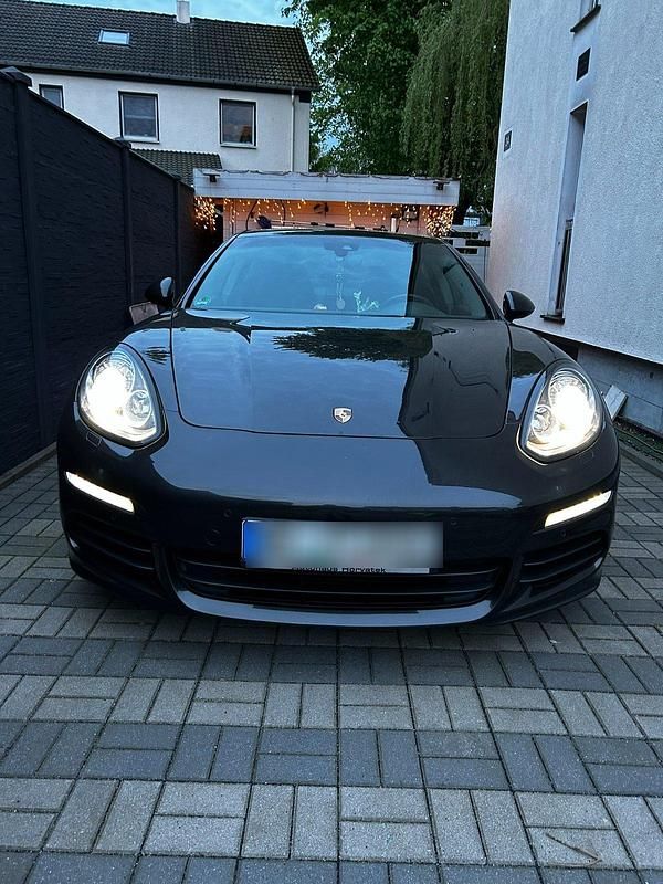 Gebraucht Porsche Panamera 300 PS (220 kW) 2015 Grau Kleinwagen