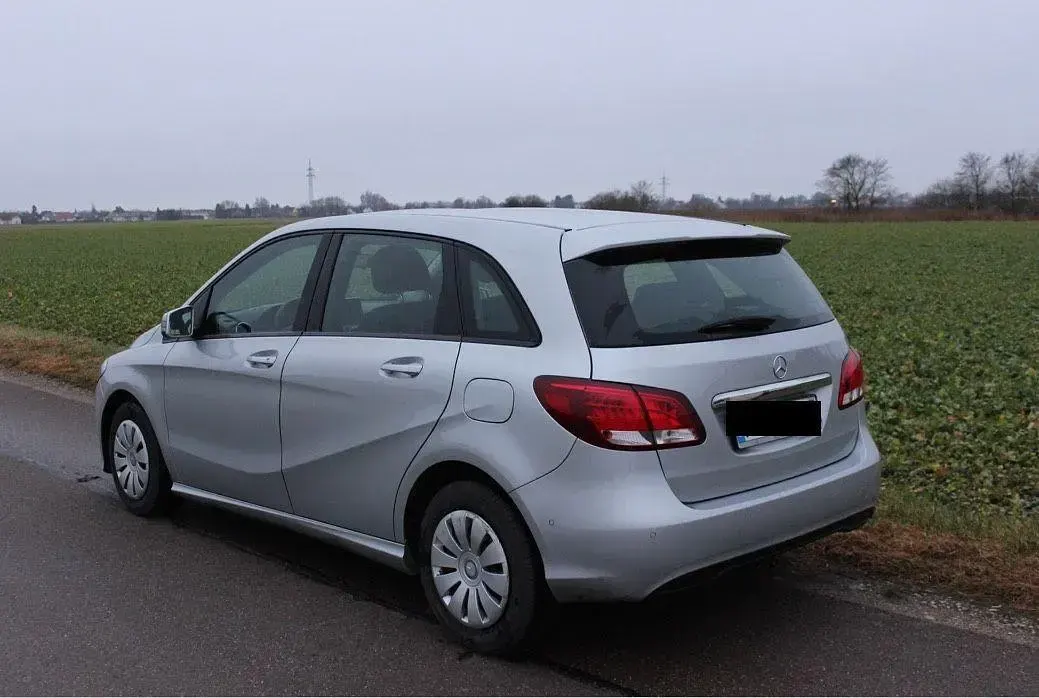 Gebraucht Mercedes B180 122 PS (89 kW) 2015 Silber Kleinwagen
