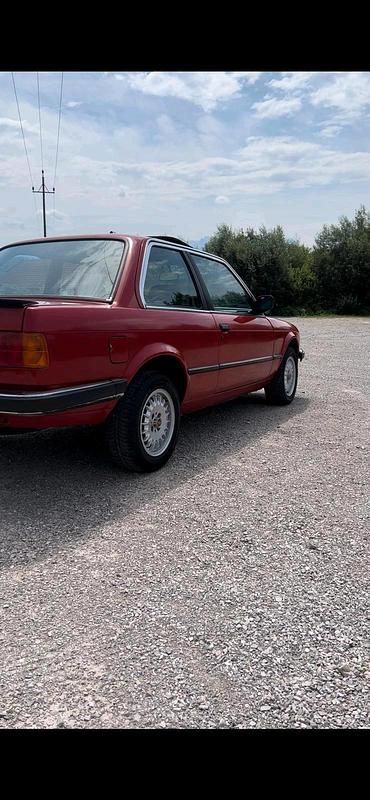 Gebraucht BMW 318 110 PS (80 kW) 1986 Rot Coupé