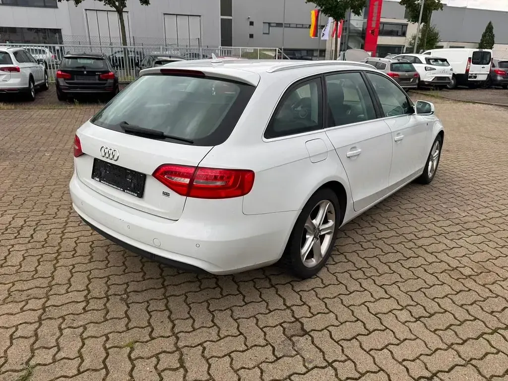 Gebraucht Audi A4 Ambition 143 PS (105 kW) 2012 Weiß Kombi