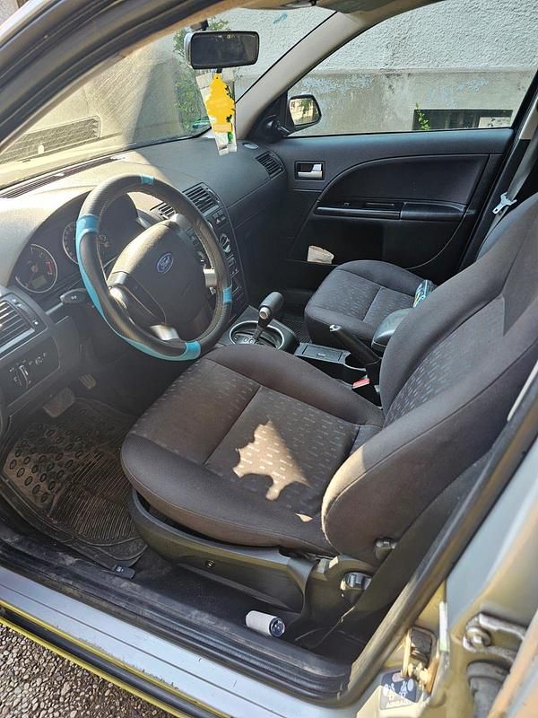 Gebraucht Ford Mondeo 150 PS (110 kW) 2001 Silber Limousine