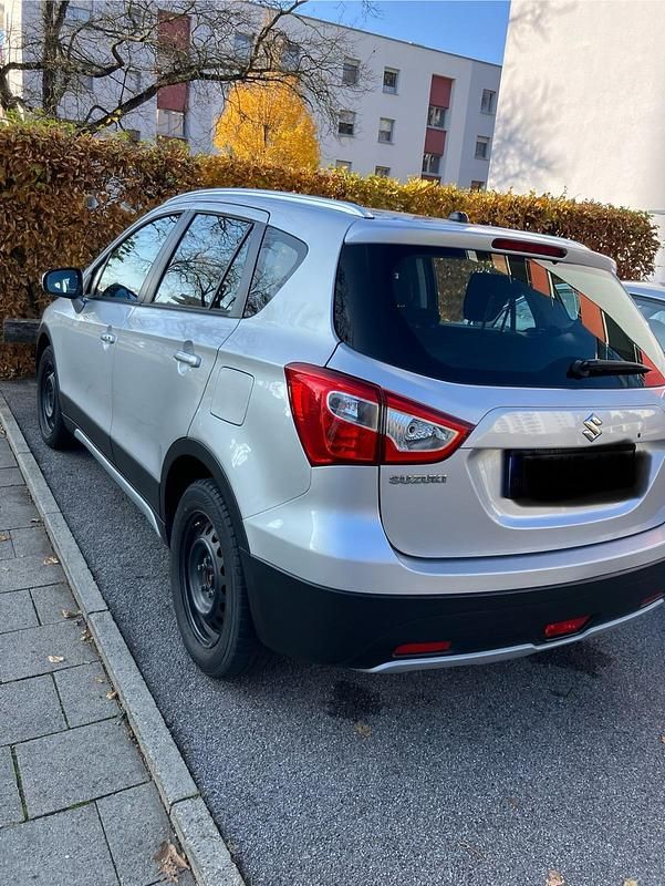 Silber Gebraucht 2014 Suzuki SX4 S-Cross SUV | 11.500 € (Fairer Preis) - Bild 1/4