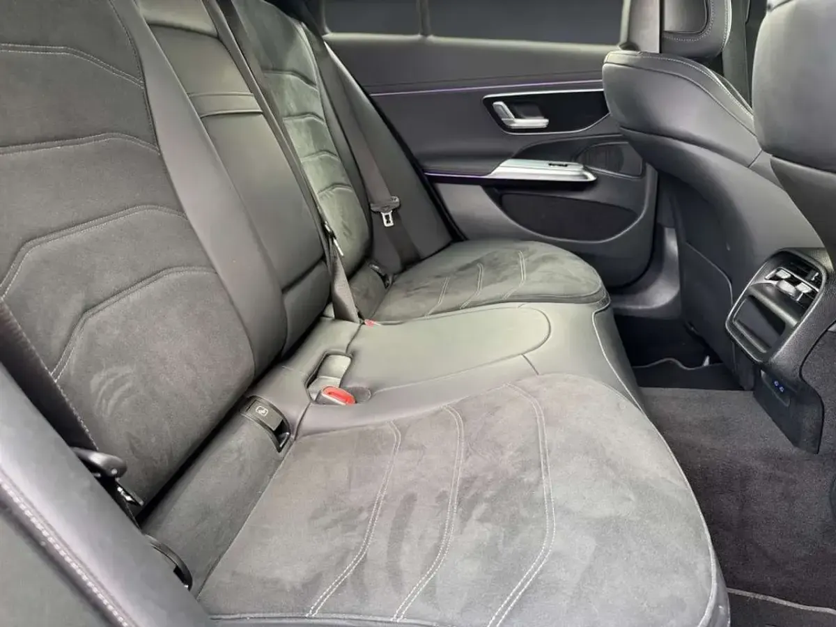 Gebraucht Mercedes E300 AMG 197 PS (144 kW) 2024 Grau Limousine