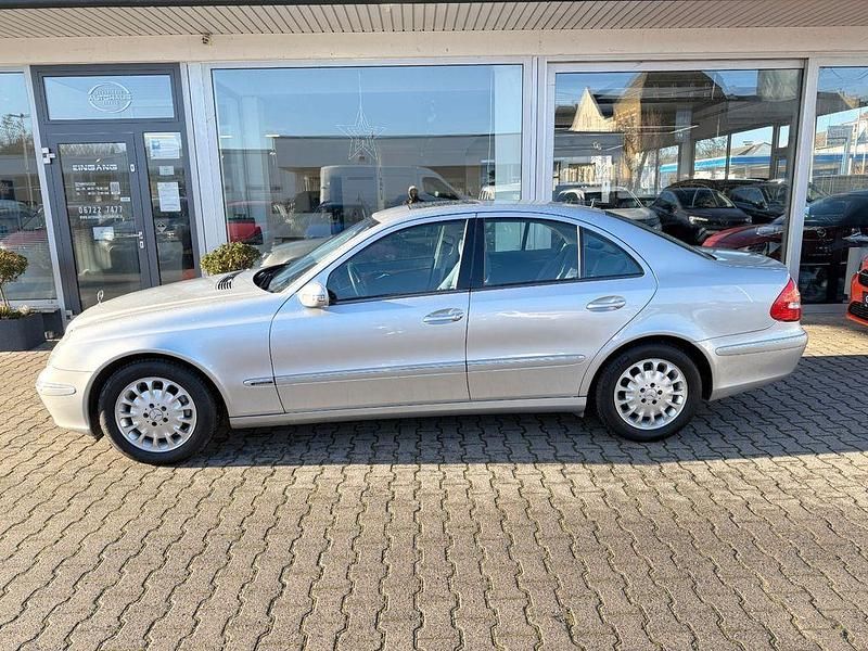 Gebraucht Mercedes E240 177 PS (130 kW) 2004 Silber Limousine