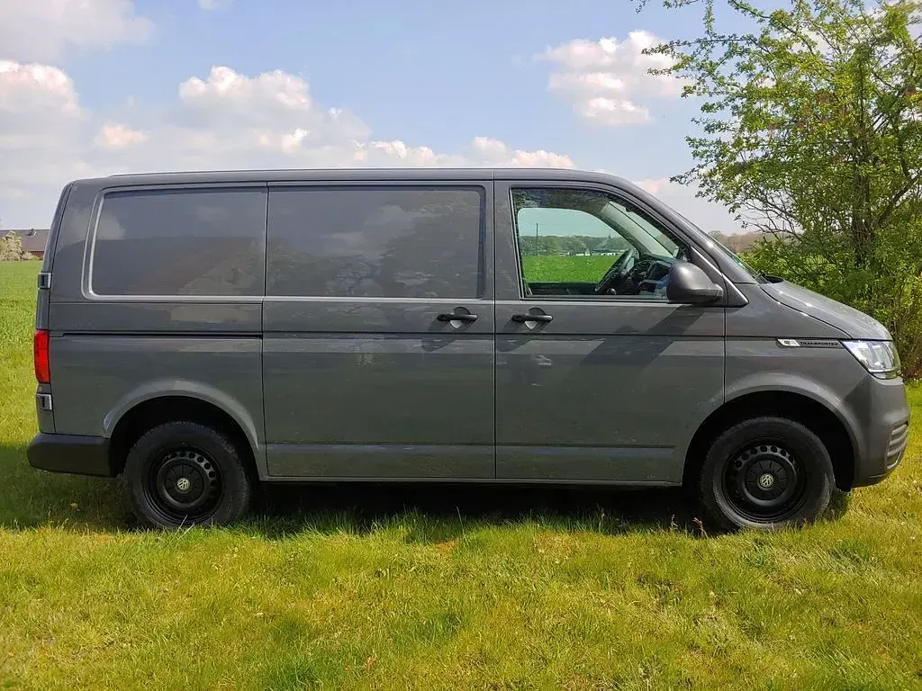 Gebraucht VW T6.1 90 PS (66 kW) 2021 Grau Van