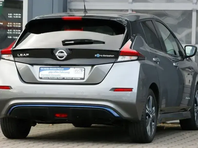 Gebraucht Nissan Leaf N-Connecta 110 kW (150 PS) 2020 Grau Kleinwagen
