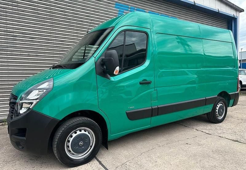 Grün Gebraucht 2021 Opel Movano Van | 18.990 € (Guter Preis) - Bild 1/4