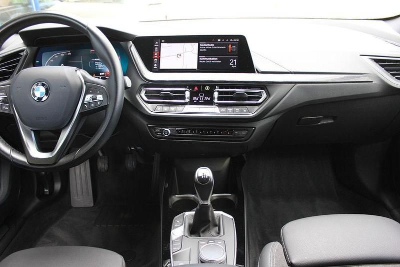 Gebraucht BMW 118 Sport Line 140 PS (102 kW) 2021 Weiß Kleinwagen