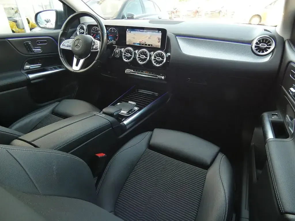 Gebraucht Mercedes B180 116 PS (85 kW) 2019 Mountaingrau Kleinwagen