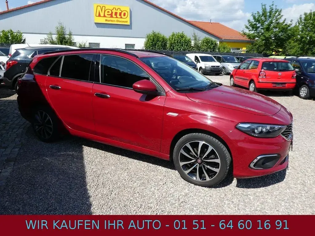 Gebraucht Fiat Tipo Lounge 120 PS (88 kW) 2017 Rot Limousine