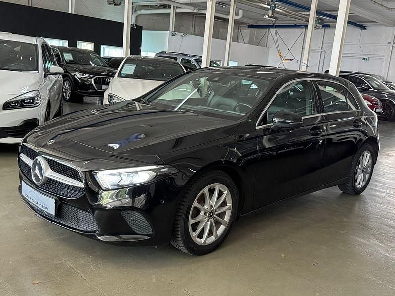 Schwarz Gebraucht 2019 Mercedes A180 Progressive Limousine | 18.900 € (Fairer Preis) - Bild 1/4