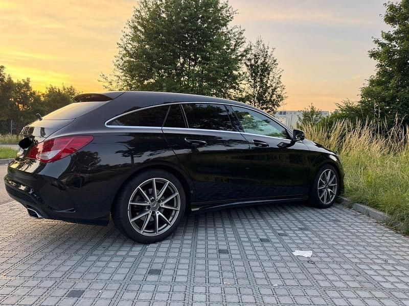 Schwarz Gebraucht 2015 Mercedes CLA220 Shooting Brake AMG Kombi | 15.700 € (Fairer Preis) - Bild 1/4