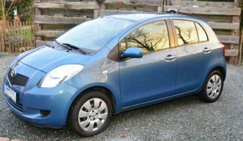 Blau Gebraucht 2006 Toyota Yaris Kleinwagen | 1.950 € (Guter Preis) - Bild 1/4