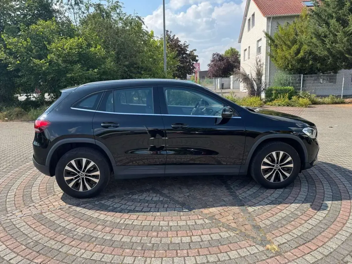 Gebraucht Mercedes GLA200 150 PS (110 kW) 2022 Schwarz SUV