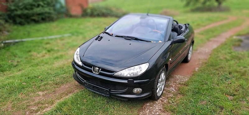 Schwarz Gebraucht 2005 Peugeot 206 CC Cabrio | 750 € - Bild 1/4