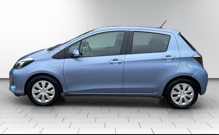 Blau Gebraucht 2013 Toyota Yaris Hybrid Life Kleinwagen | 9.330 € (Guter Preis) - Bild 1/4