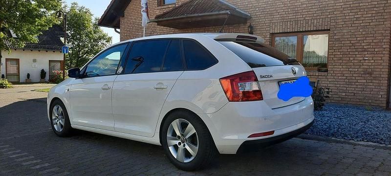 Gebraucht Skoda Rapid Joy 90 PS (66 kW) 2016 Weiß Limousine