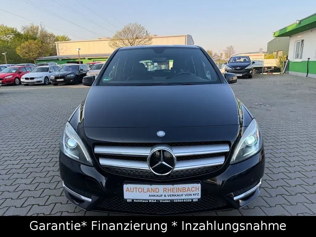 Gebraucht Mercedes B180 109 PS (80 kW) 2015 Schwarz Kleinwagen